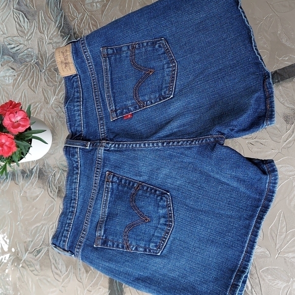 Levi Strauss &Co shorts.Size 12. - Picture 7 of 13